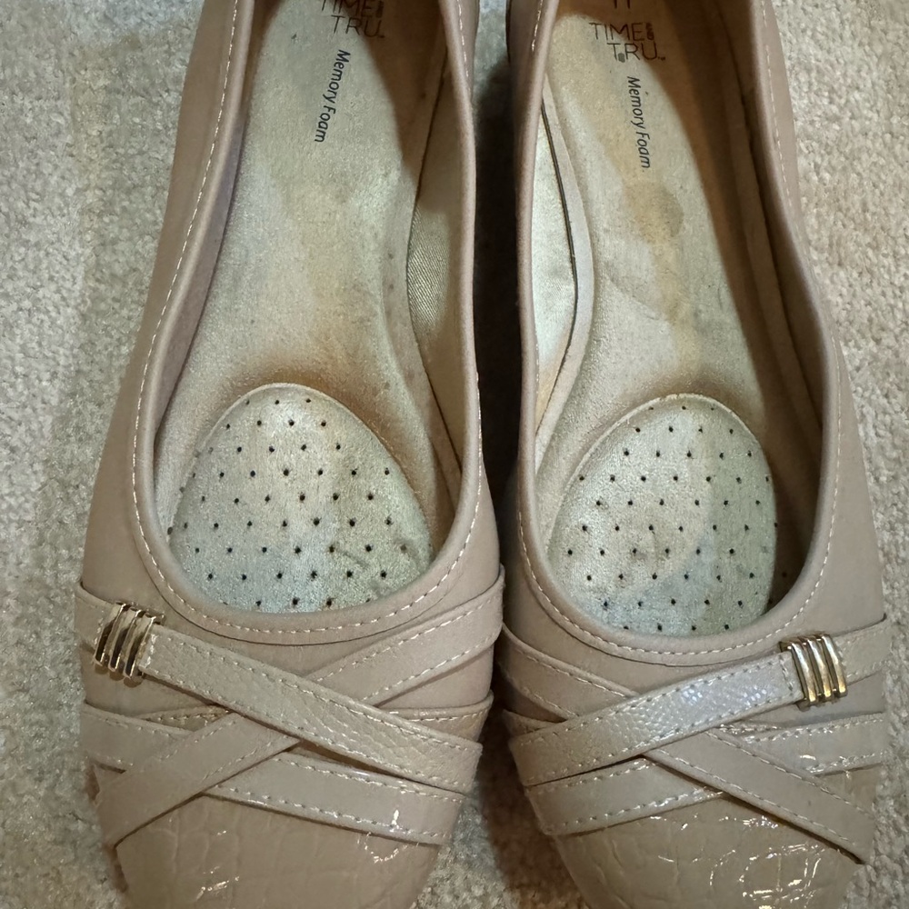 Time and Tru Women's Tan Flats